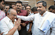 Hirannaiah pokes fun at CM, Cong workers go on rampage